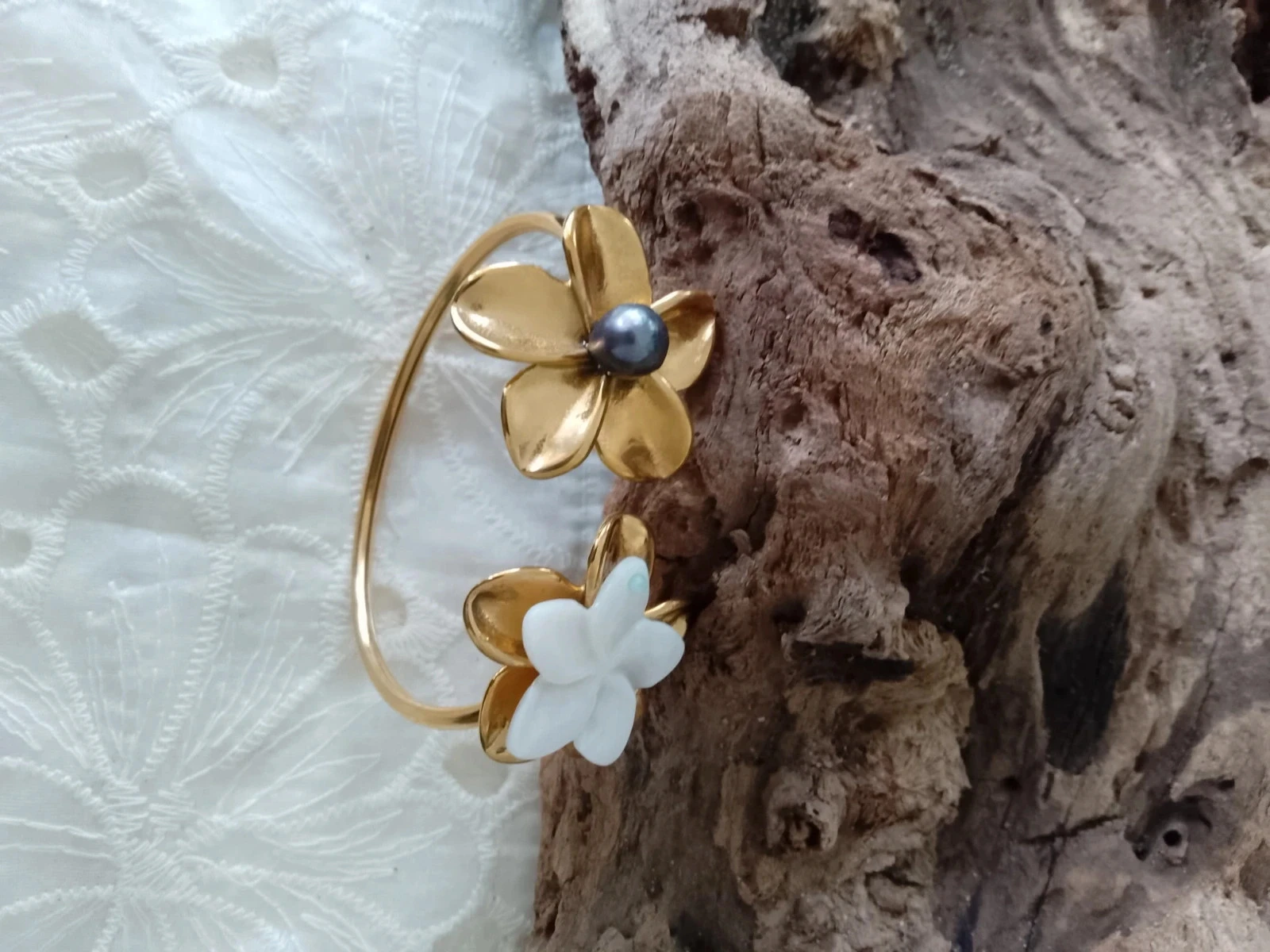 Pulseira boêmia flores das ilhas, nácar branco e pérola de água doce cultivada – photo 2